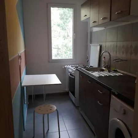 Cazare La 5 Minute De 2 Statii Metrou דירה בוקרשט