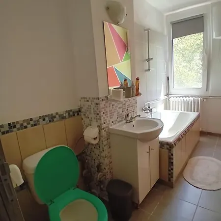 Cazare La 5 Minute De 2 Statii Metrou *
